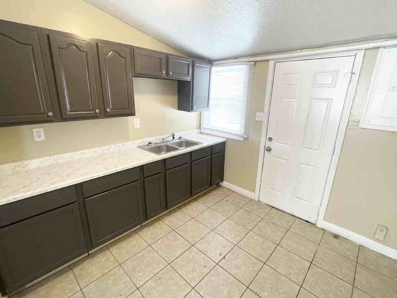 4716 Ribble Rd - Photo 3 of 8