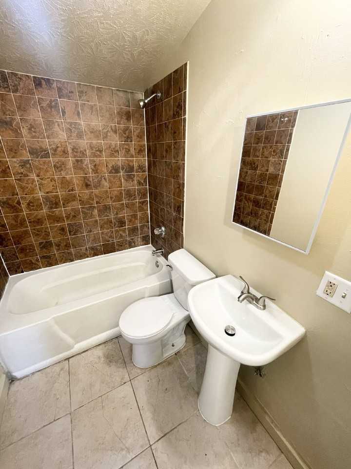 4716 Ribble Rd - Photo 4 of 8