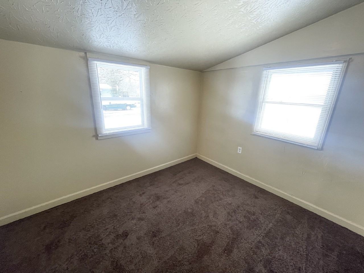 4716 Ribble Rd - Photo 5 of 8