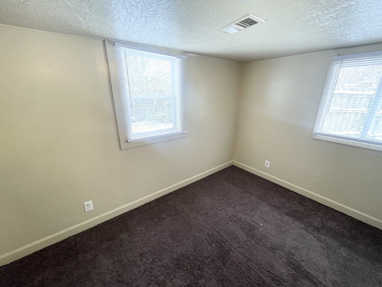 4716 Ribble Rd - Photo 6 of 8