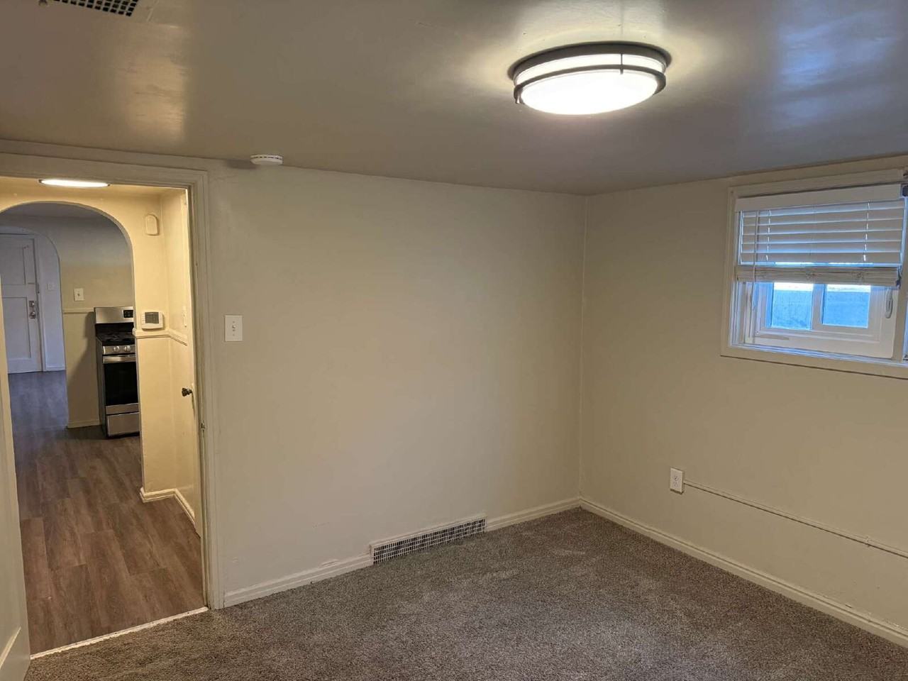 347 S 600 W - Photo 4 of 18