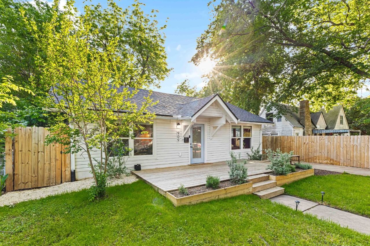 909 N 30th St - Photo 2 of 38