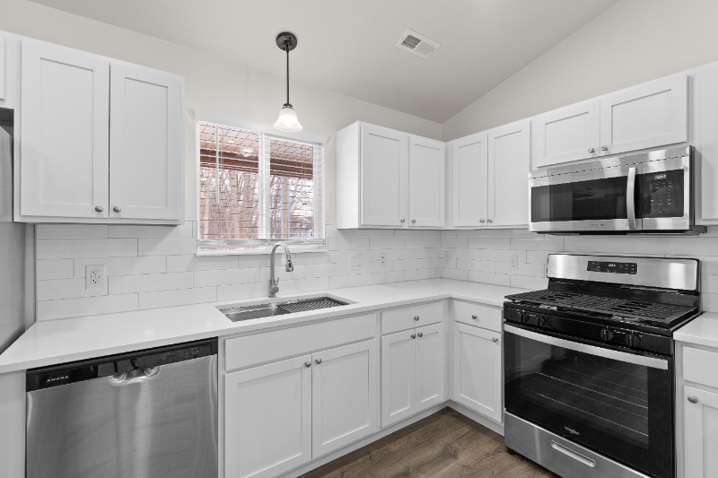 4731 Basin St - Photo 5 of 29