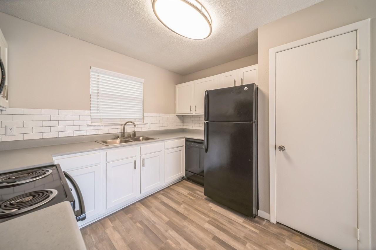 Auburn Flats - Photo 7 of 30