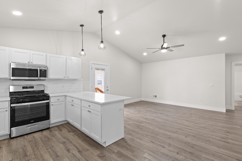 818 Burr St - Photo 5 of 32