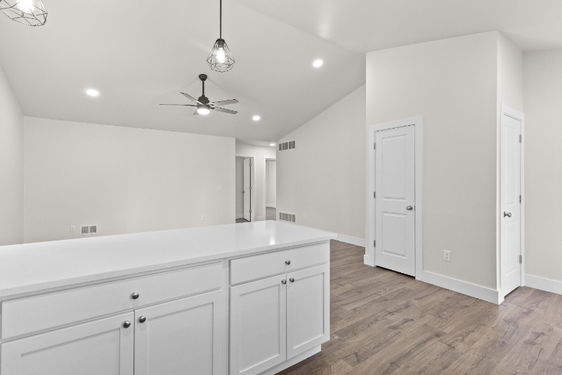 1956 W Cadmus Rd - Photo 7 of 34