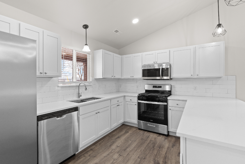 1956 W Cadmus Rd - Photo 3 of 34