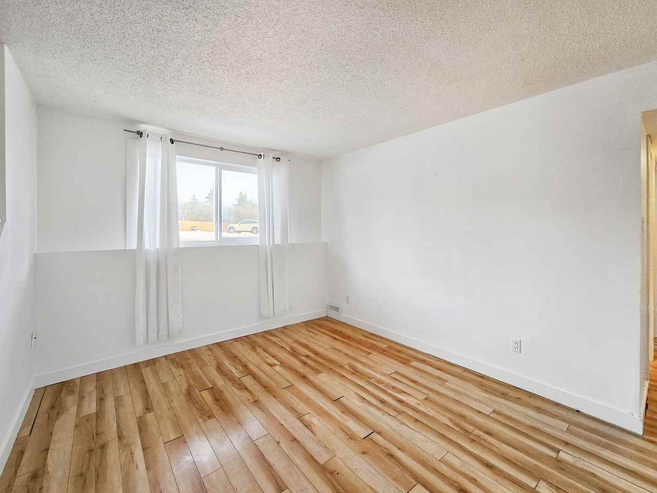 8112 36 Ave Nw - Photo 6 of 42