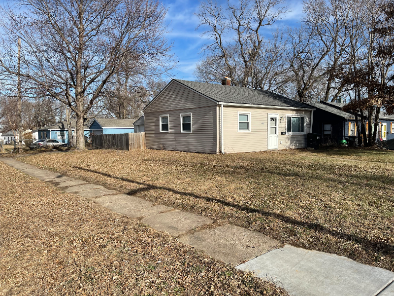 3830 Blondo St - Photo 2 of 12