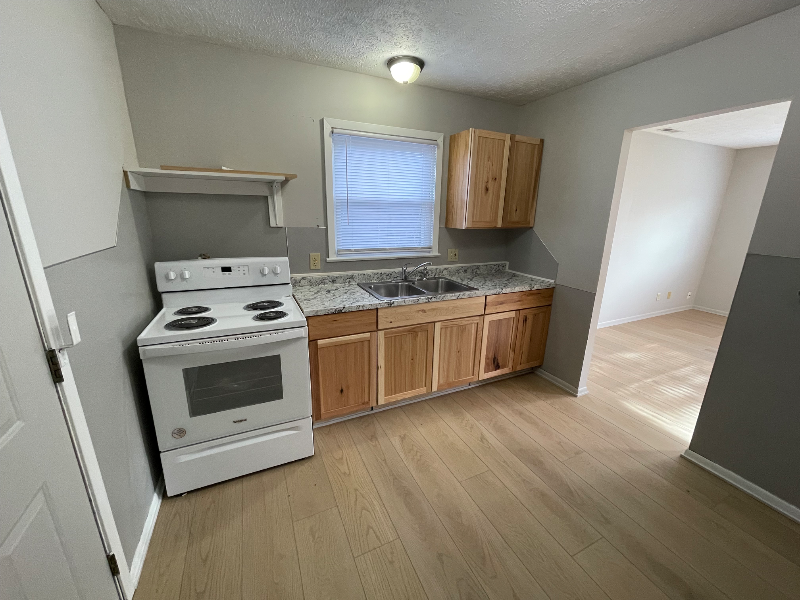 3830 Blondo St - Photo 7 of 12