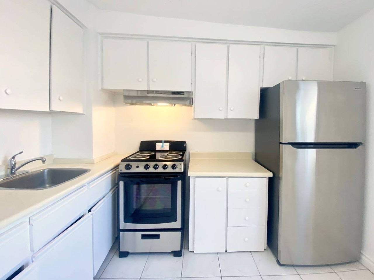 195 Blackthorn Ave #3 - Photo 2 of 9