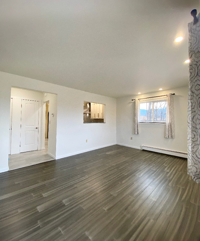 2940 Illinois Ave - Photo 4 of 15