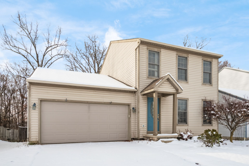 8651 Olenbrook Dr - Photo 3 of 39