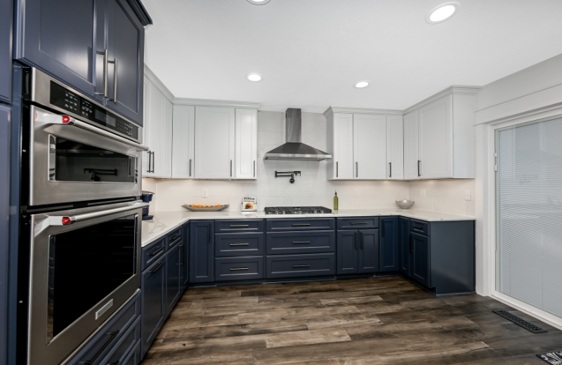 3695 Englewood Dr - Photo 3 of 14