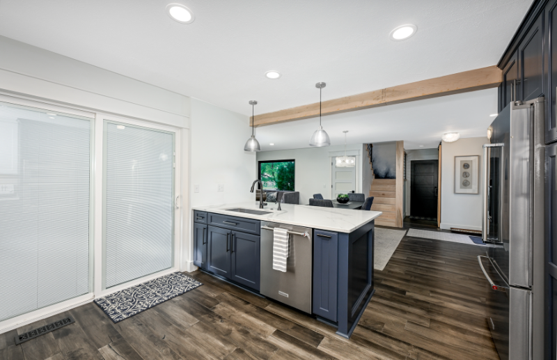 3695 Englewood Dr - Photo 4 of 14