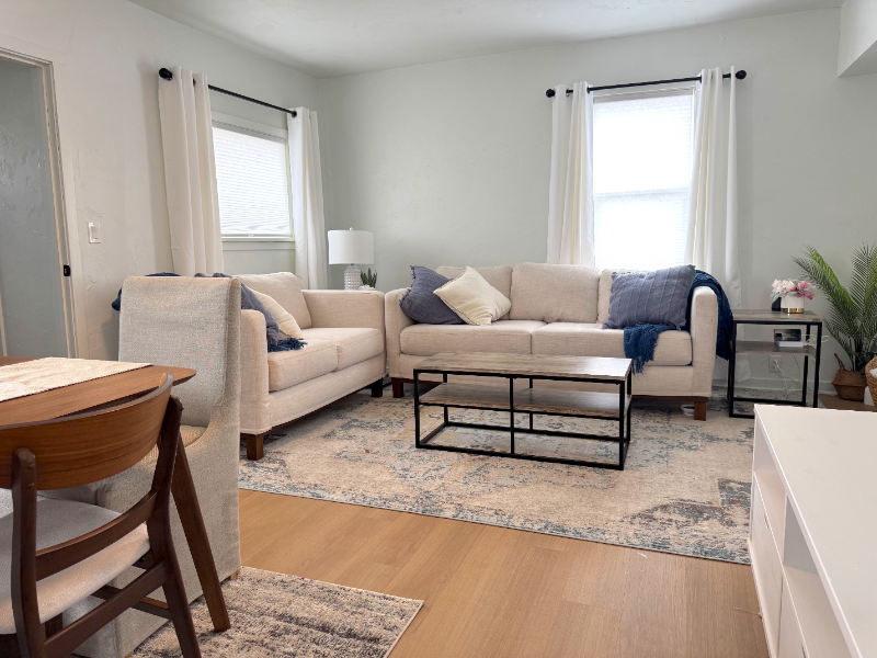 735 N 6th Ave - Photo 2 of 8