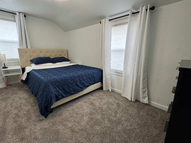 735 N 6th Ave - Photo 4 of 8