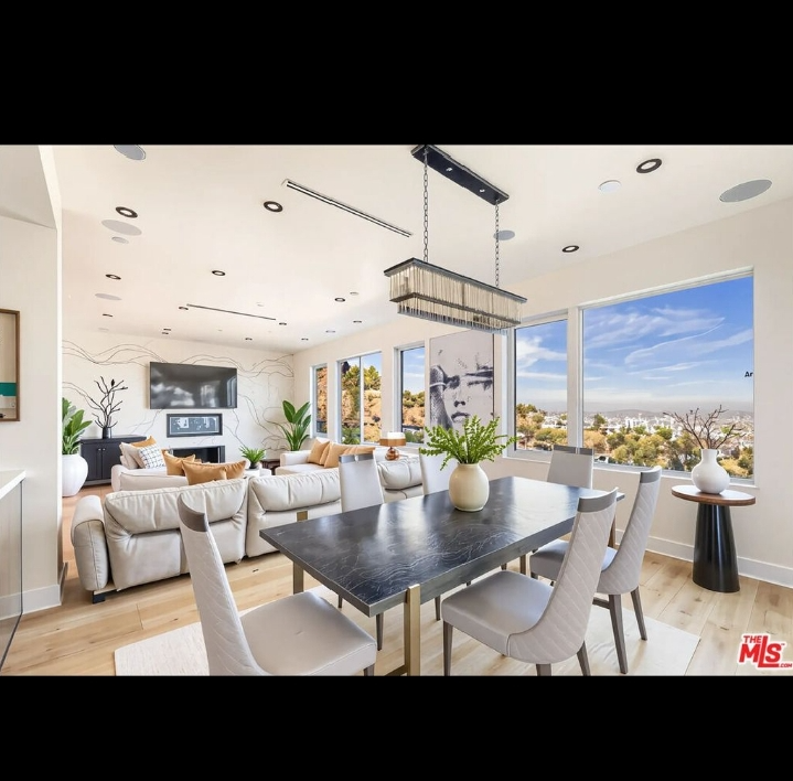 1610 Viewmont Dr - Photo 5 of 20