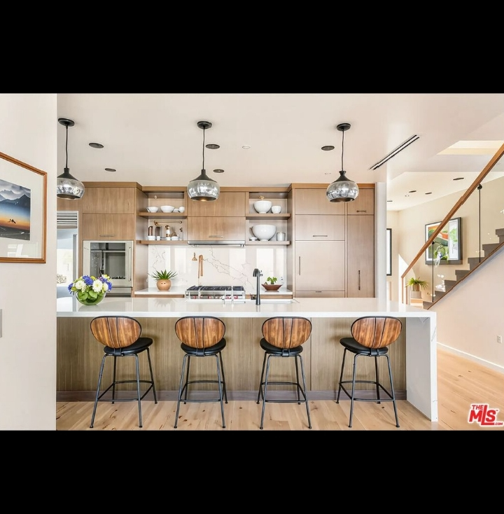 1610 Viewmont Dr - Photo 6 of 20