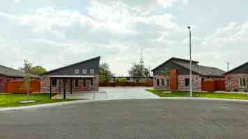 featured image of 1007 Hidden Hills St #1