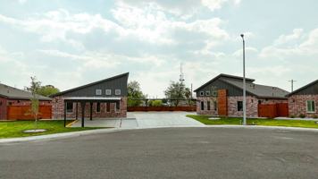 featured image of 1007 Hidden Hills St #3