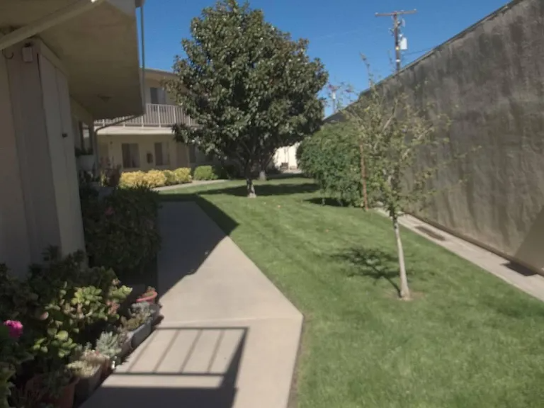 522 E Avenue Q5 - Photo 3 of 11