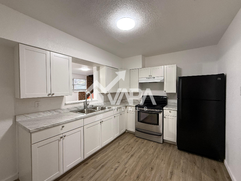 943 Weizmann St - Photo 3 of 17