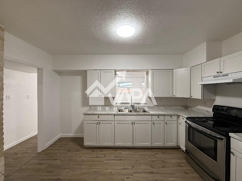 943 Weizmann St - Photo 4 of 17