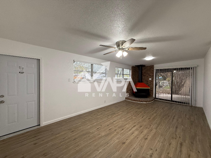 943 Weizmann St - Photo 6 of 17