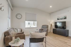 featured image of 1403 Windsor Dr #E