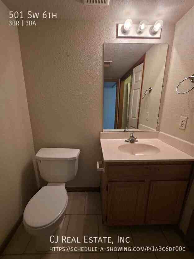 501 Sw 6th St - Photo 5 of 11