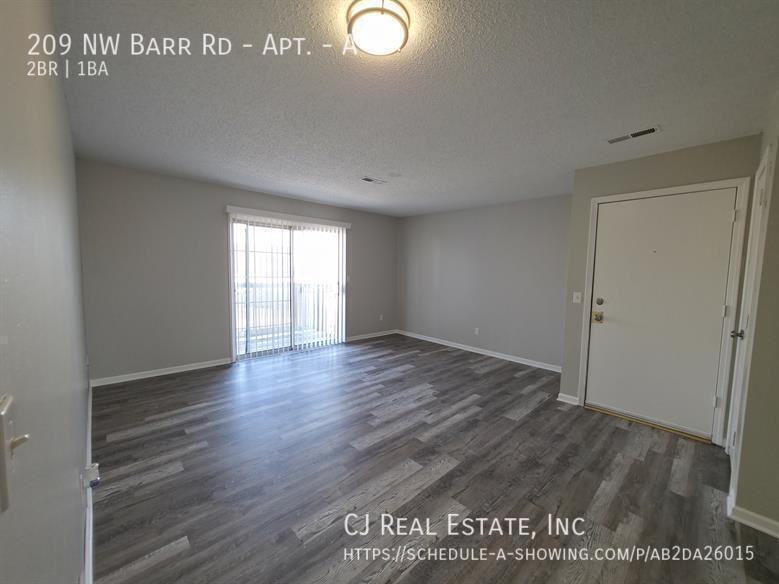 209 Nw Barr Rd #A - Photo 2 of 10