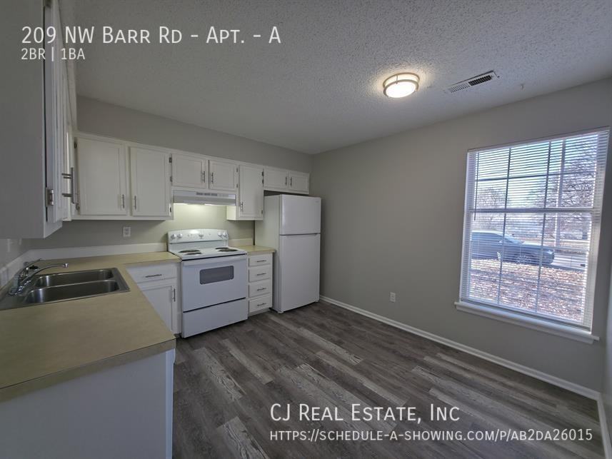 209 Nw Barr Rd #A - Photo 4 of 10