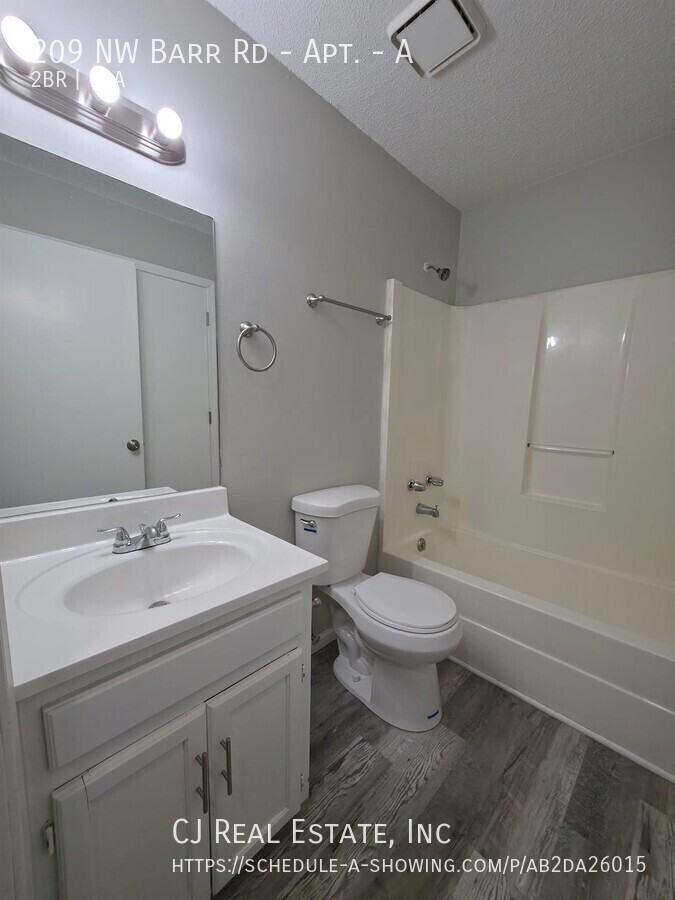 209 Nw Barr Rd #A - Photo 6 of 10