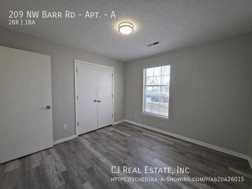 209 Nw Barr Rd #A - Photo 7 of 10