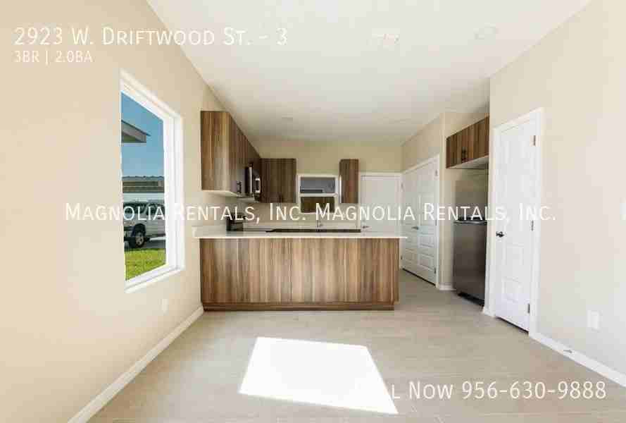 2923 W Driftwood St #3 - Photo 3 of 10