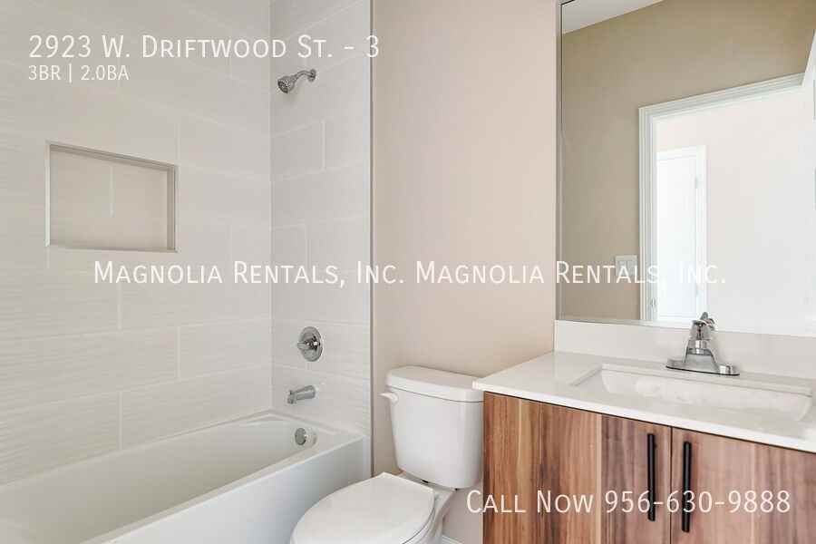 2923 W Driftwood St #3 - Photo 6 of 10