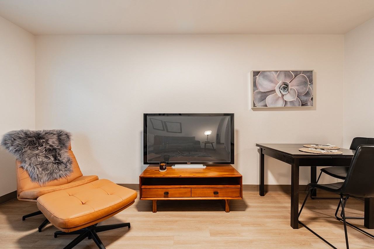 Crossroads Garden Apartments - Photo 6 of 45