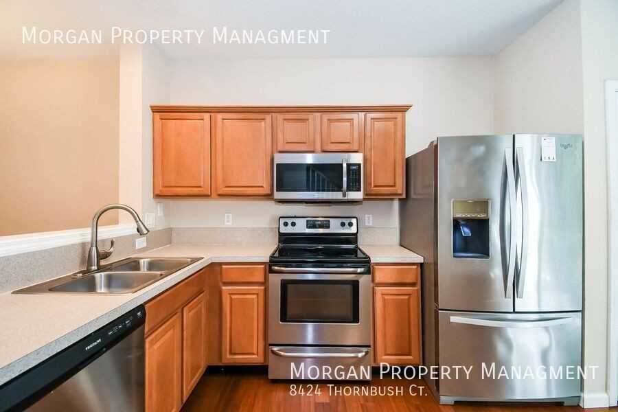 8424 Thornbush Ct - Photo 4 of 32