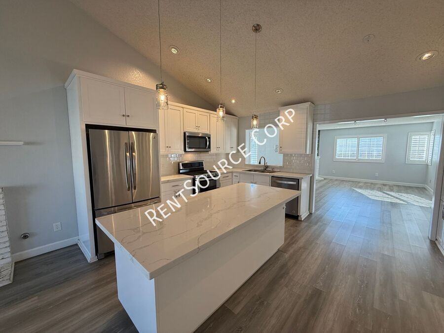 1940 Simsburry St - Photo 6 of 32