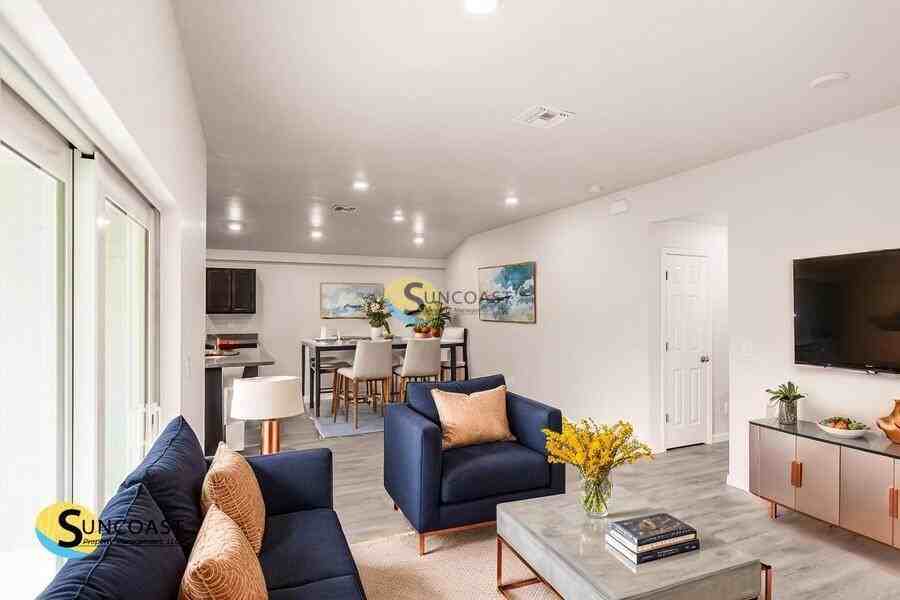 1937 Laverna Ave - Photo 4 of 15