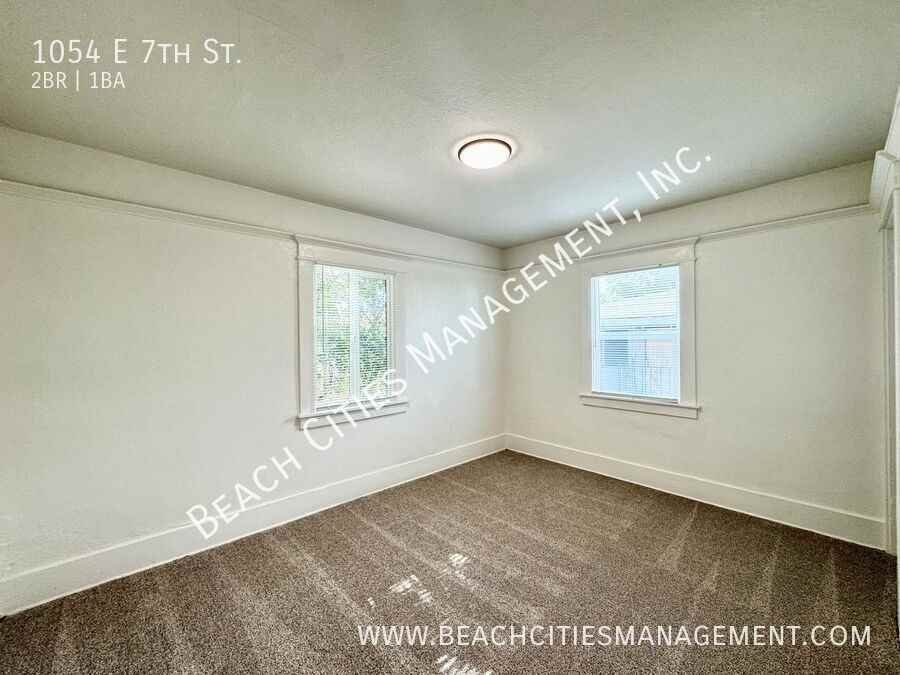 1054 E 7th St - Photo 3 of 19