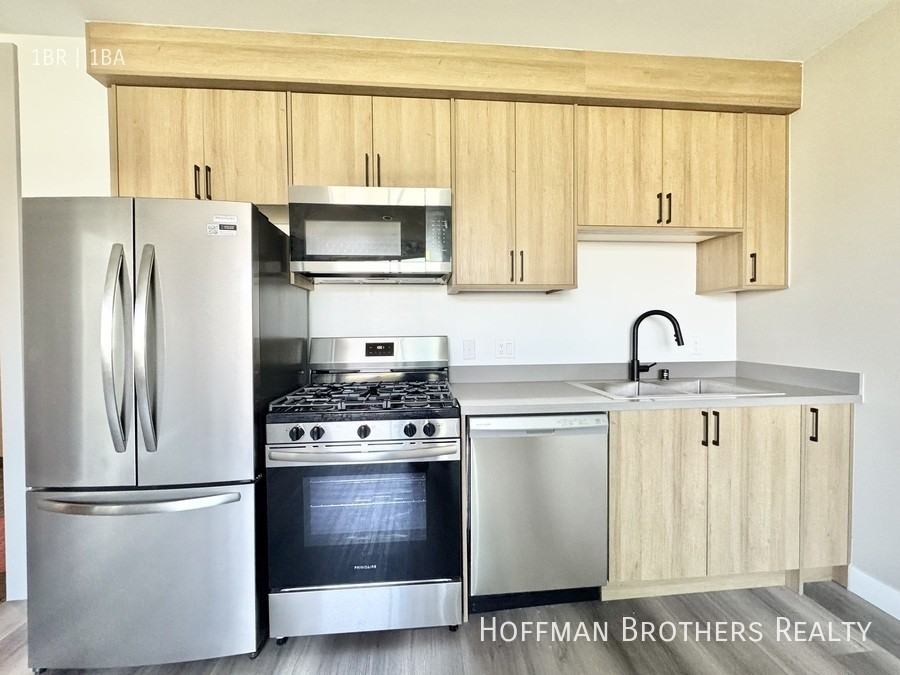 10806 Blix St #405 - Photo 3 of 11