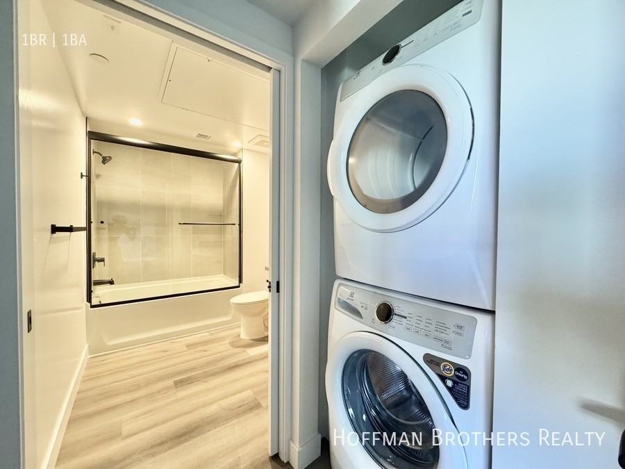 10806 Blix St #405 - Photo 5 of 11