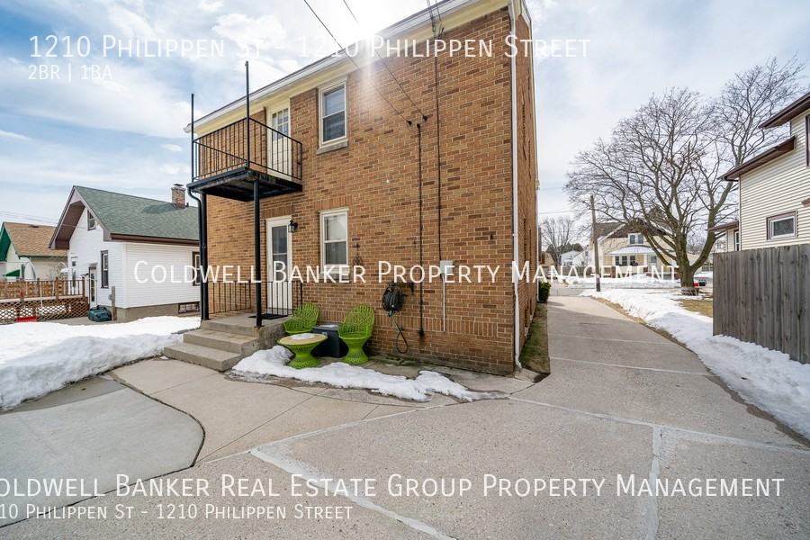 1210 Philippen St - Photo 3 of 18