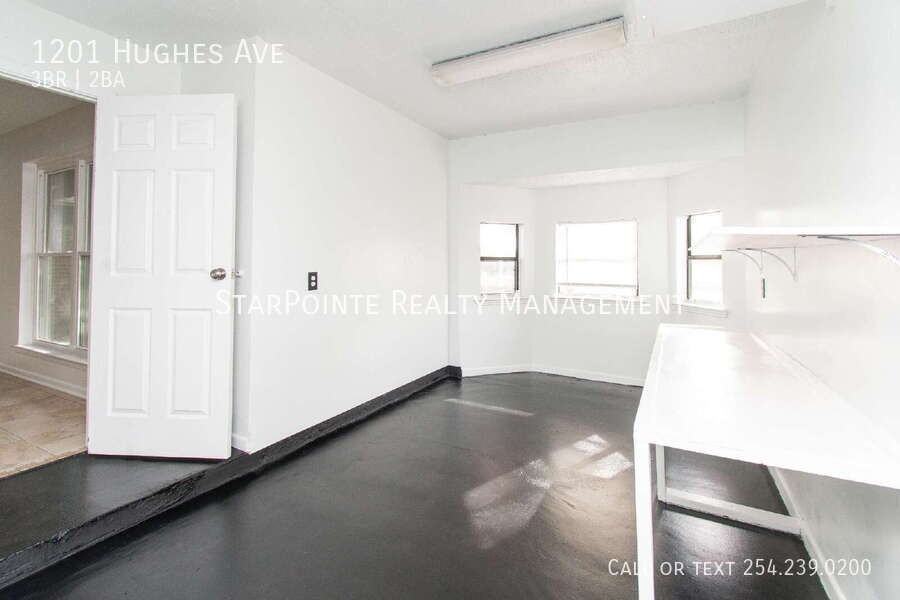1201 Hughes Ave - Photo 5 of 23