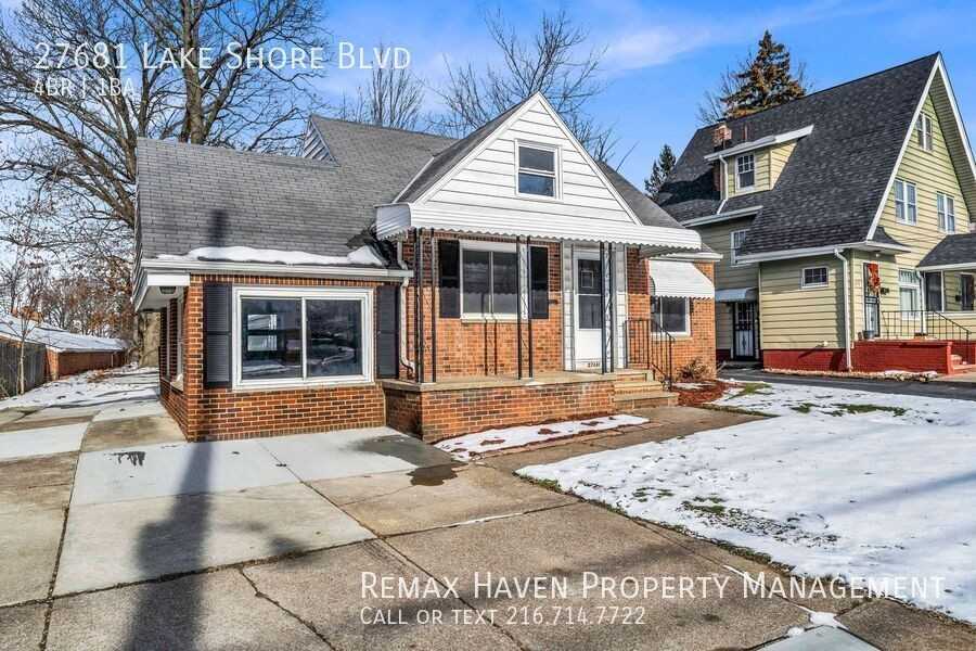 27681 Lake Shore Blvd - Photo 2 of 32