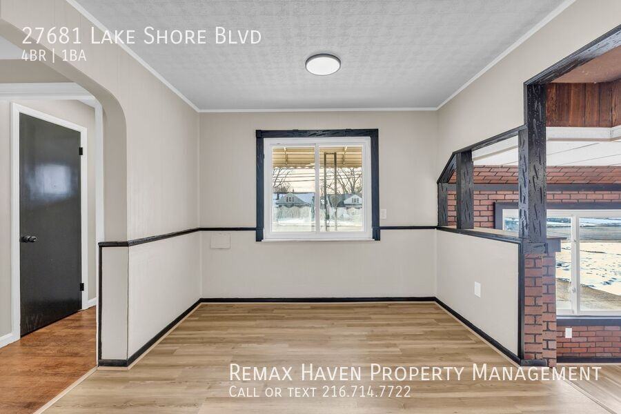 27681 Lake Shore Blvd - Photo 4 of 32