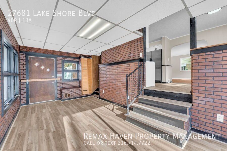 27681 Lake Shore Blvd - Photo 5 of 32