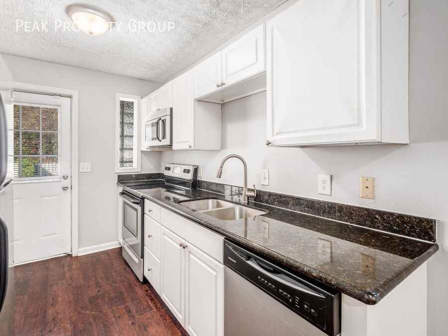 421 E Mithoff St - Photo 3 of 34